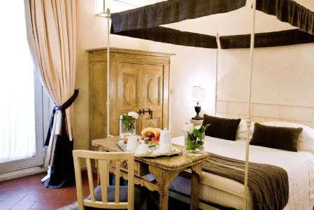 J and J Historic House - 35