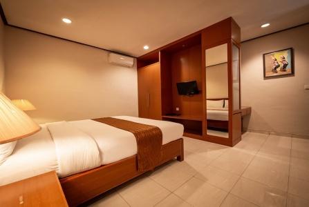 Yulia Beach Inn Kuta - 26