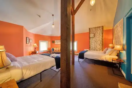HI Sacramento Hostel - 44