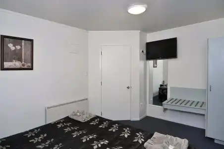 Fenton Court Motel - 5