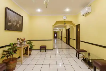 RedDoorz Plus near Ancol - 11