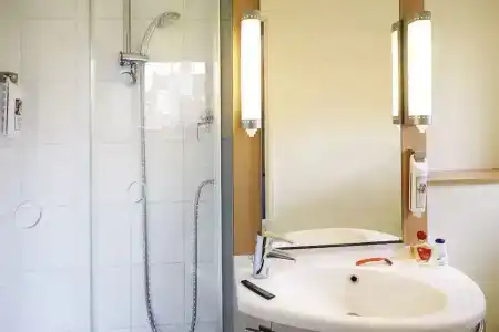 Ibis Marseille Centre Gare Saint Charles - 77