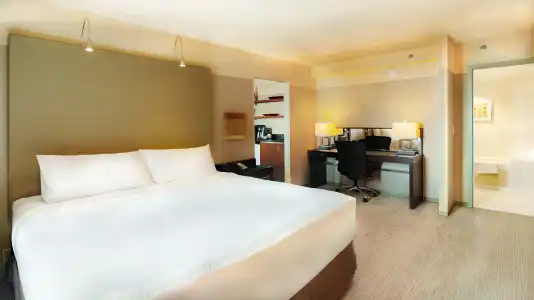 Crowne Plaza Chicago West Loop by IHG - 6