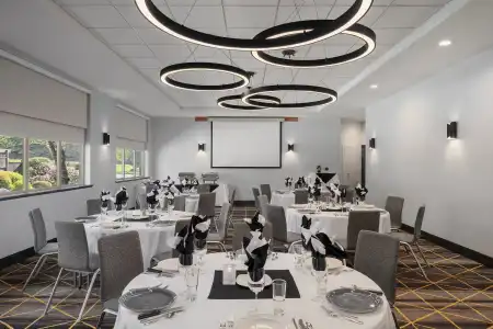 Holiday Inn VICTORIA – ELK LAKE by IHG - 42
