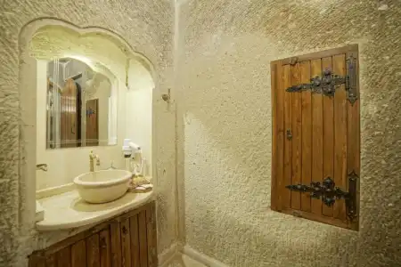 Safran Cave - 122