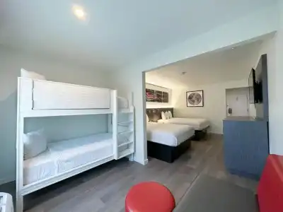 Ramada by Wyndham Anaheim Convention Center - 39