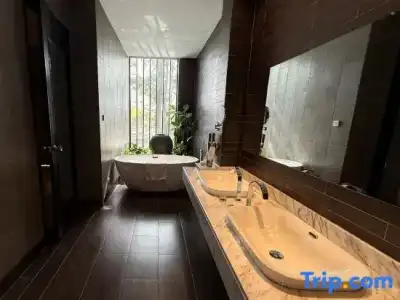 1825 Gallery - 114