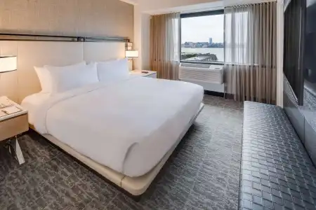 DoubleTree by Hilton & Suites Jersey City - 30