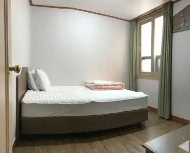 J Motel - 3