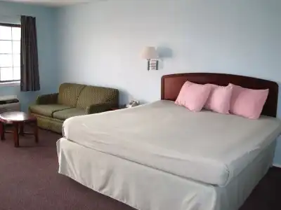 Pinn Road Inn and Suites - 47