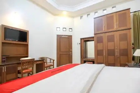 RedDoorz Plus @ Tegal Panggung - 34