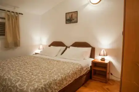 Huter Apartments - 12