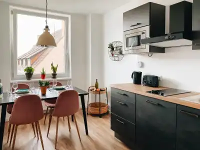 Melter & Apartments - a Neighborhood - 80