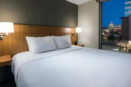 Hyatt Place Boise/Downtown - 5