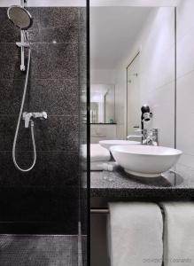 Motel One Düsseldorf Hauptbahnhof - 5