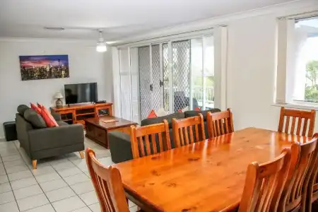 Surfers Beach Holiday Apartments - 45