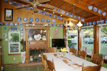 Red Horse Bed and Breakfast - 19