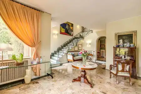 La Gaura Guest House - 10