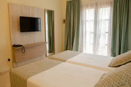 Klayman Olivina Aparthotel - 2