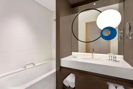 Novotel Dubai Gold District (Ex. Wyndham) - 9