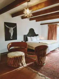 El Rey Court - 4
