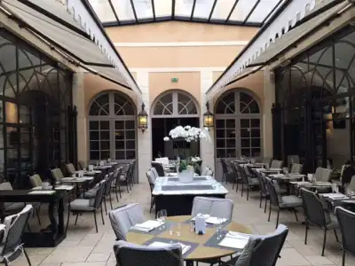 & Spa Le Grand Monarque, Best Western Premier Collection - 28