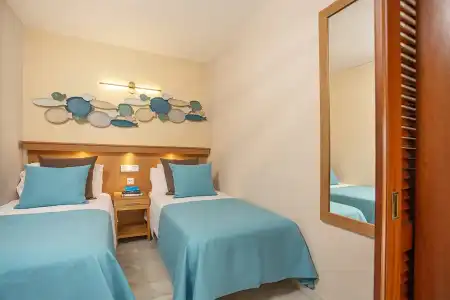 Sunset Beach Club Apartments - 10