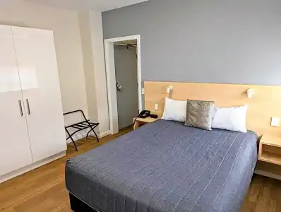 Mayfair Plaza Motel - 119
