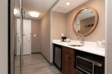 Hampton Inn & Suites by Hilton Arlington Crystal City DCA - 22