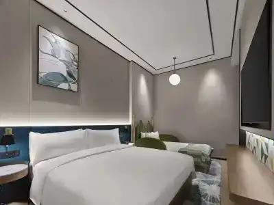 Hilton Garden Inn West Lake - 4