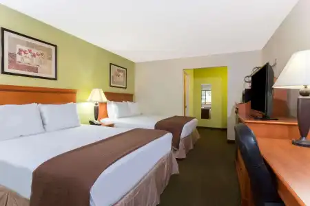 Howard Johnson by Wyndham Tallahassee - 6