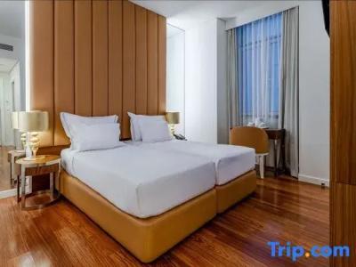 The 7, Suites, Studios & Apartments - 24