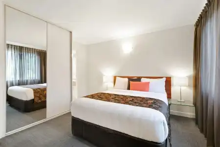 The Peninsula Riverside Serviced Apartments - 200