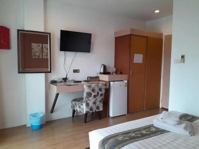 Island Patong Beachfront Apartments - 39