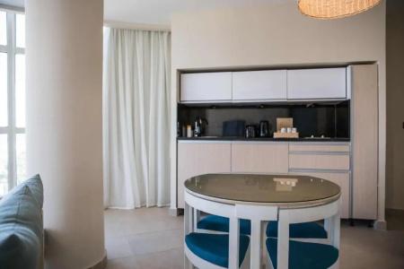 Redcon Suites - 140
