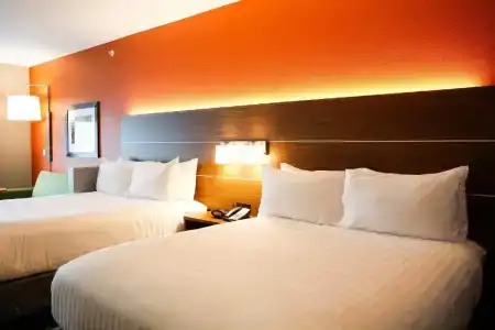 Holiday Inn Express & Suites Louisville Downtown by IHG - 67