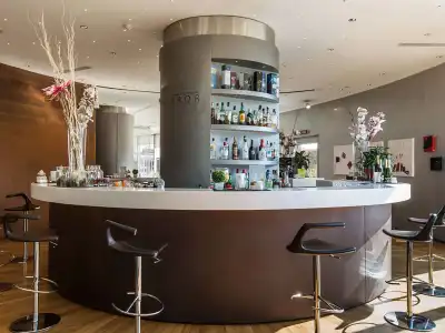 Best Western Plus The Hub - 29