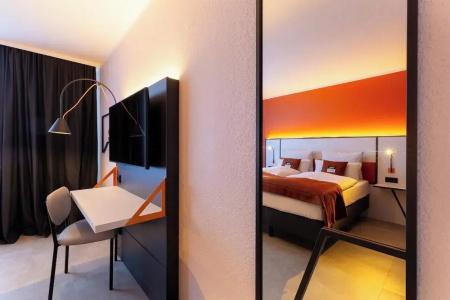Holiday Inn - the niu, BLADE SOLINGEN by IHG - 5