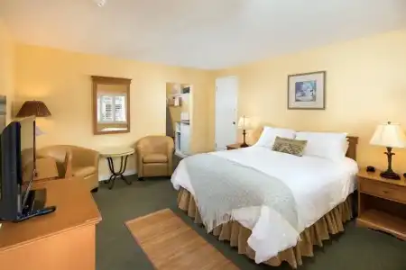 Crown City Inn - 20