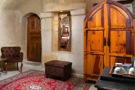 Romantic Cave - 125