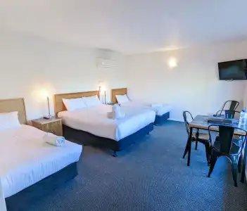 Arkana Motor Inn & Terrace Apartments - 25