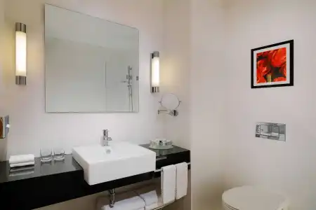 Courtyard by Marriott Budapest City Center - 9