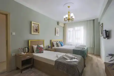 Sofia Corner - 60