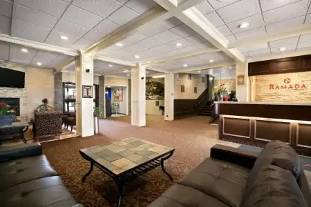 Chinook Motel - 1
