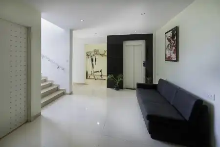 Annora - 12