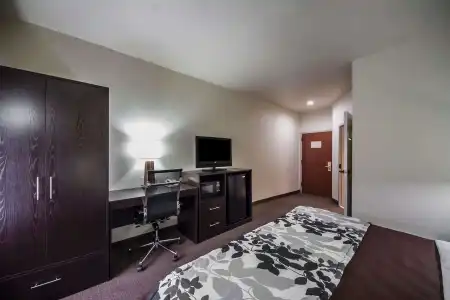 Sleep Inn & Suites Tulsa Central I-44 - 37