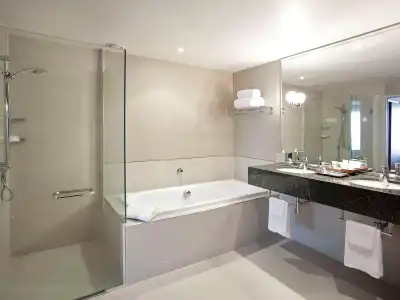 Pullman Auckland & Apartments - 8