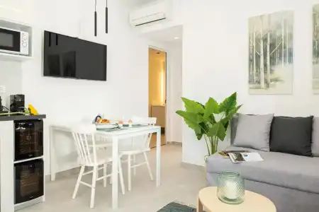 Cozy Corner Luxury Apartments - 40