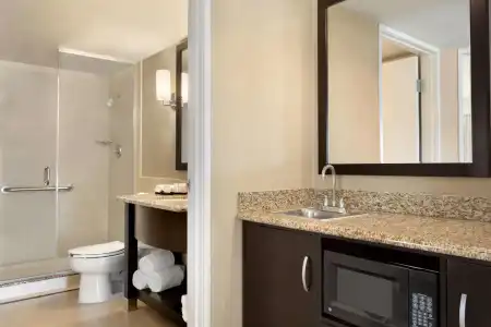 Embassy Suites Los Angeles - Glendale - 8