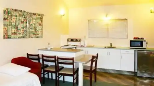 Rayland Epsom Motel - 4